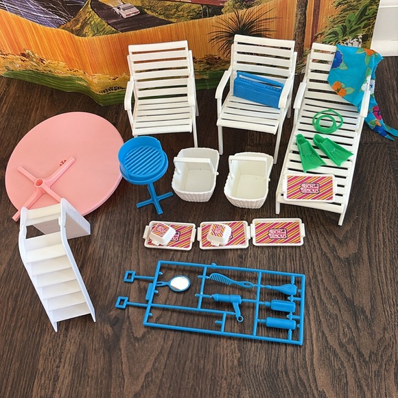 Rich and Famous Poolside Party playset for Barbie dolls - Picture 3 of 11